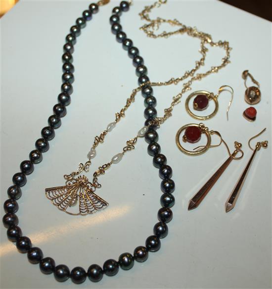 Cultured pearls & mixed gold earrings
